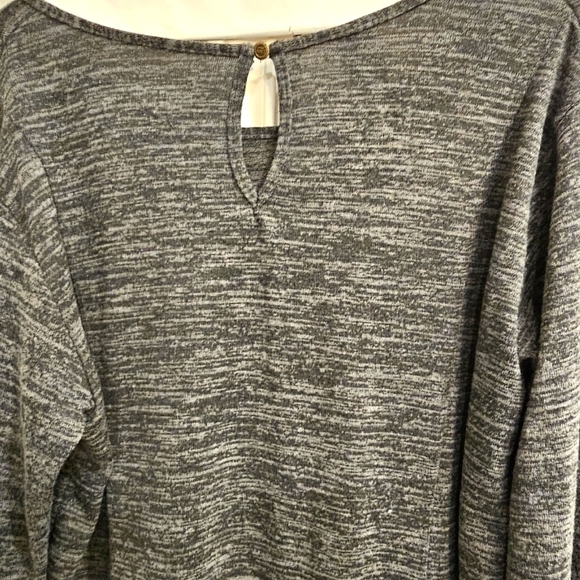 LILDY grey tunic w crochet on sleeves. Excellent shape. L/XL - Picture 5 of 10